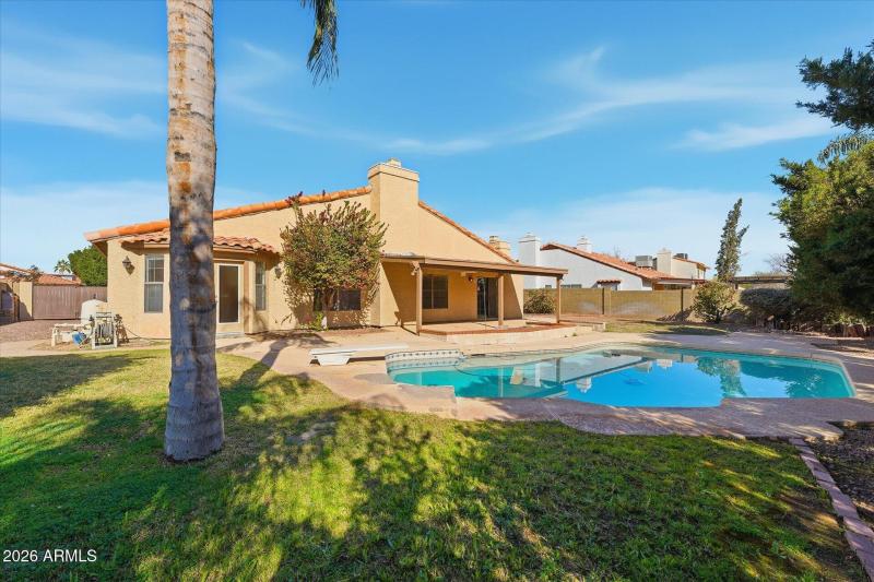 38-038-rear-exterior