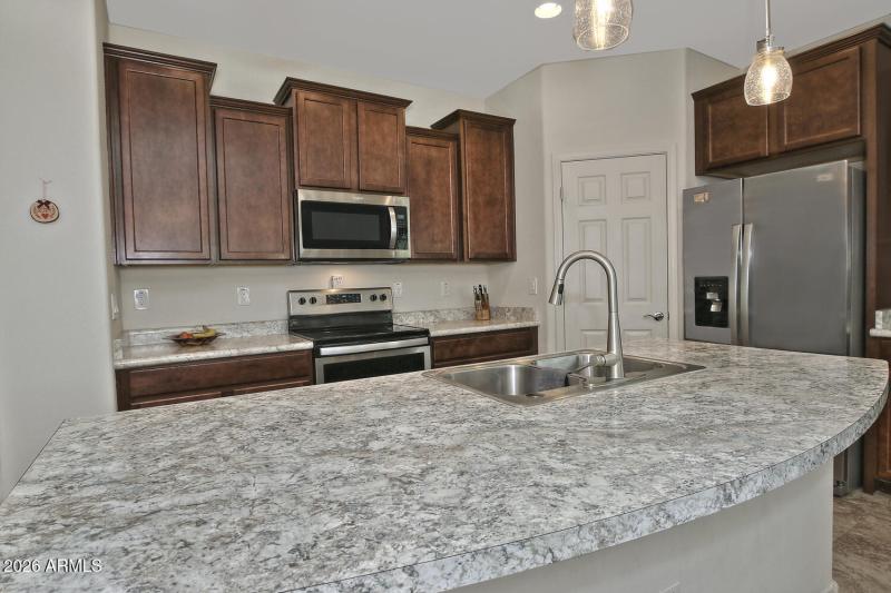 5484 W Patriot Way Florence AZ-large-010