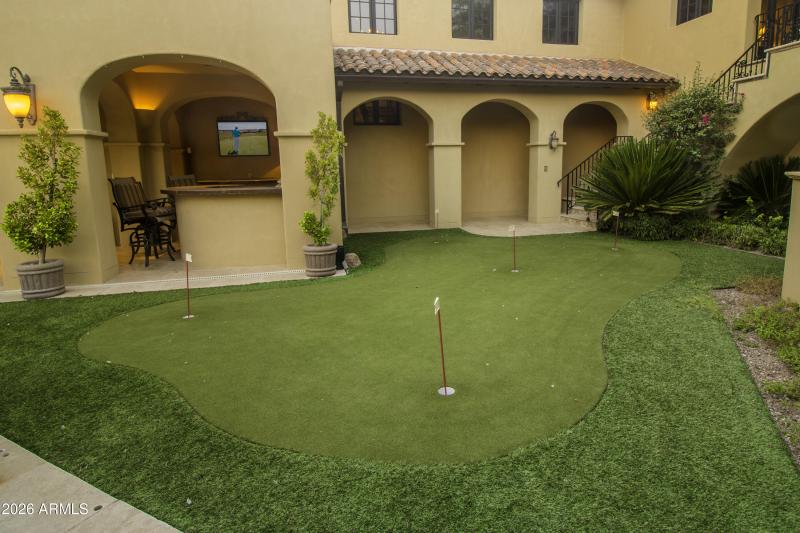 PUTTING GREEN AND BBQ