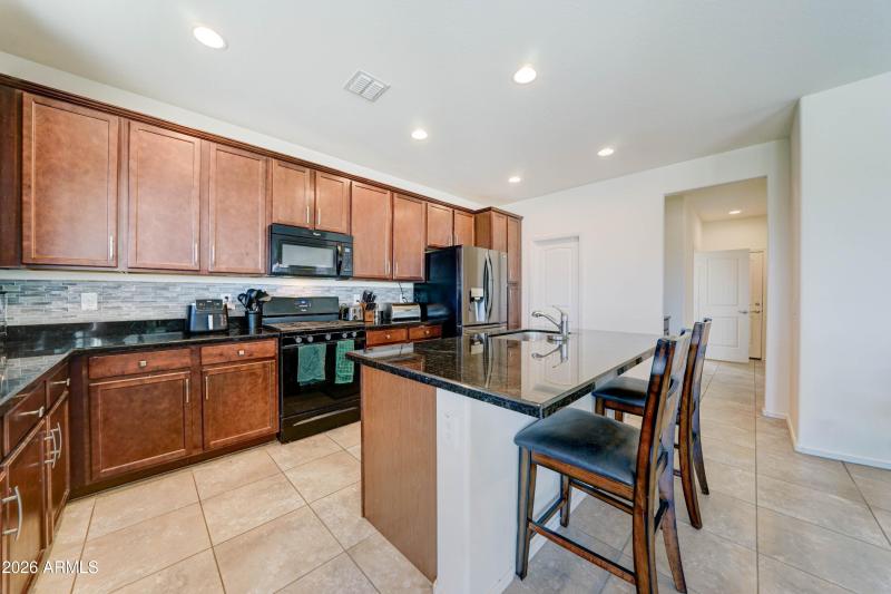 35587 N Donovan Dr-4