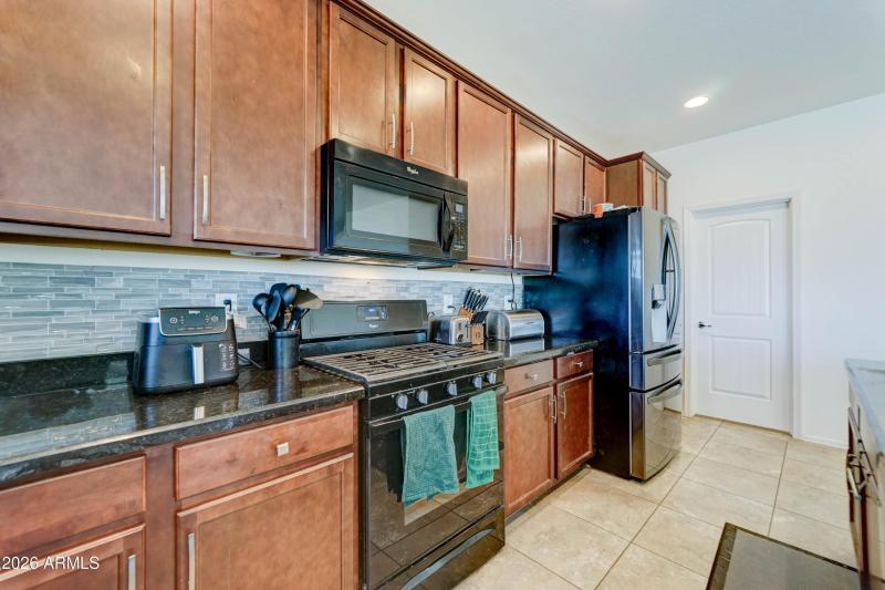 35587 N Donovan Dr-8