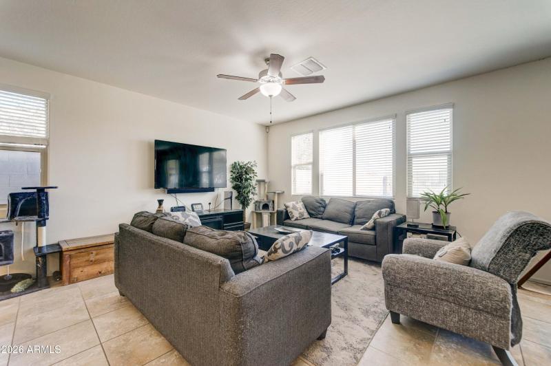 35587 N Donovan Dr-9