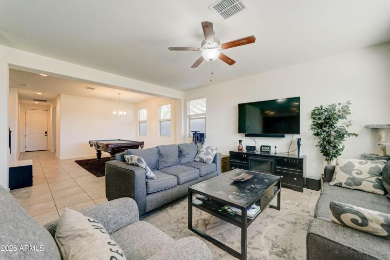 35587 N Donovan Dr-12