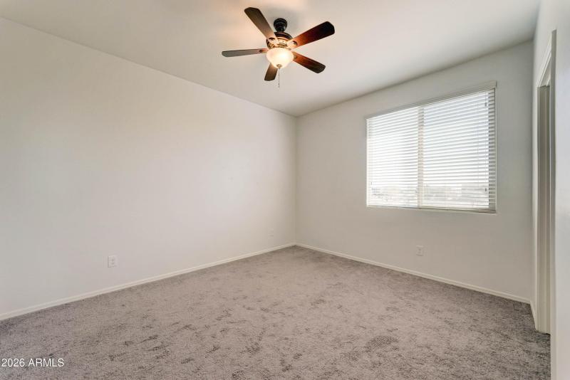 35587 N Donovan Dr-28