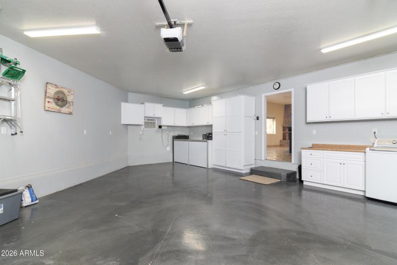 Large garage with A/C unit & 220V