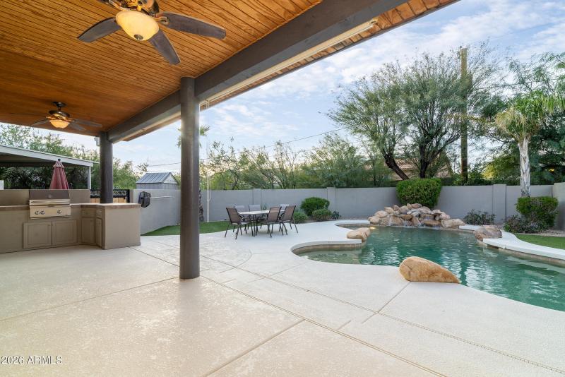 Huge covered patio with built in BBQ