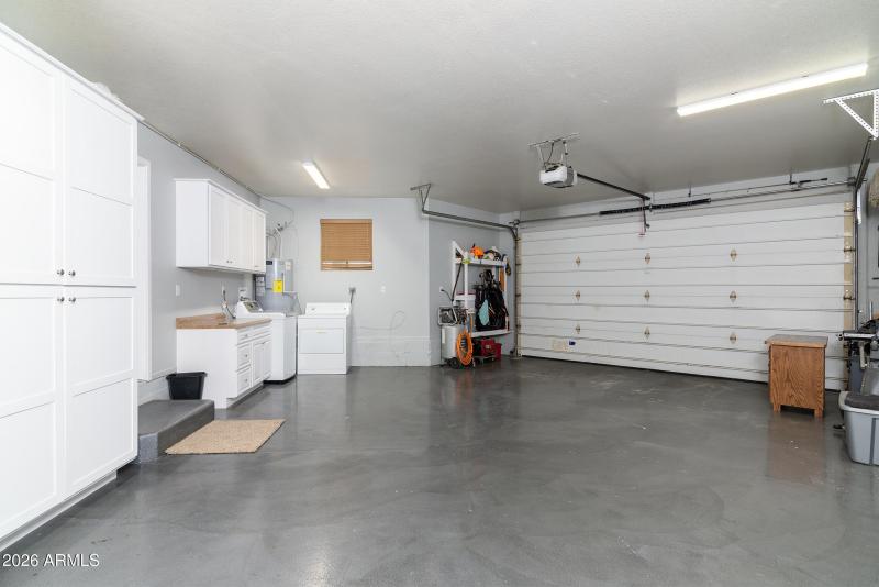 Large garage with A/C unit & 220v