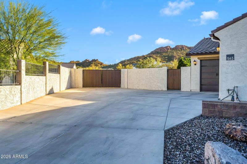 565 W Perkins St-3_(2048)