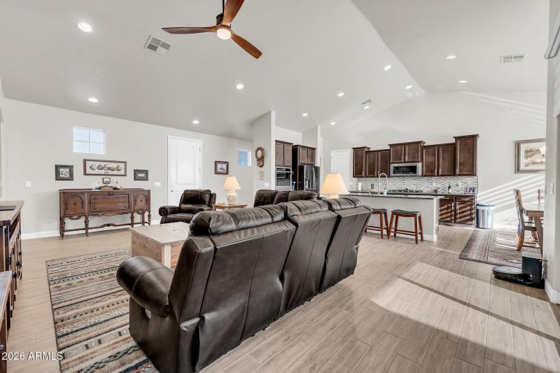 565 W Perkins St-17_(2048)