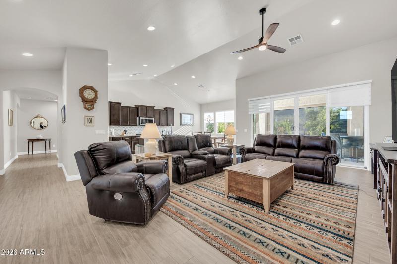 565 W Perkins St-19_(2048)