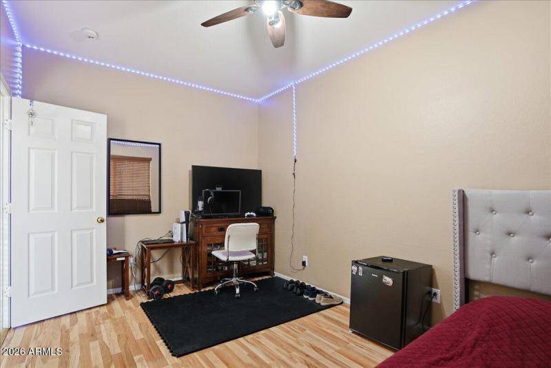 18-2414 W Florentine Rd_RedHogMedia