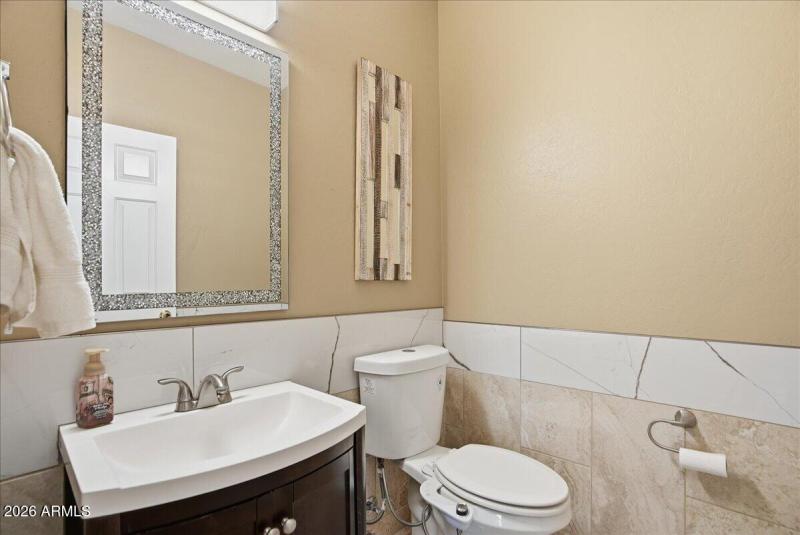 19-2414 W Florentine Rd_RedHogMedia