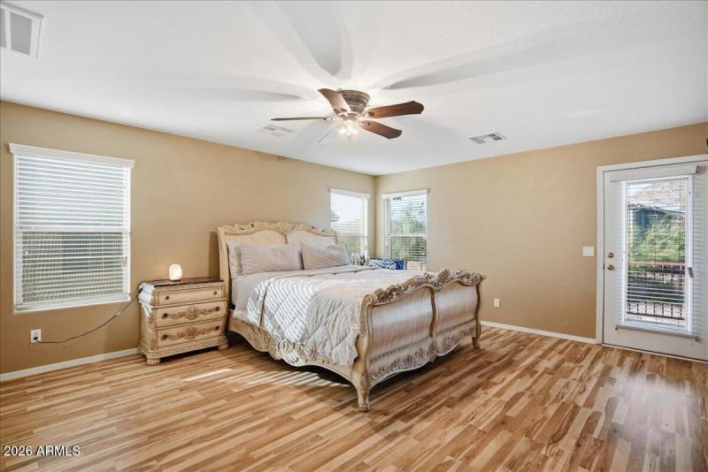 21-2414 W Florentine Rd_RedHogMedia