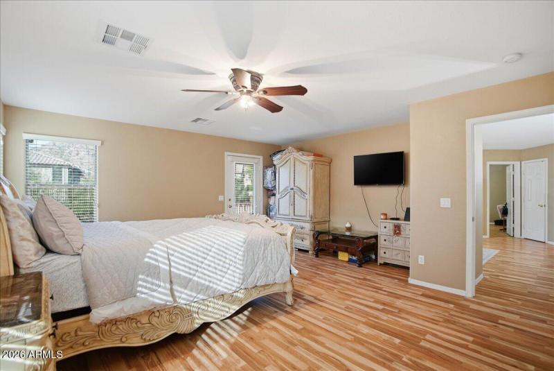 23-2414 W Florentine Rd_RedHogMedia