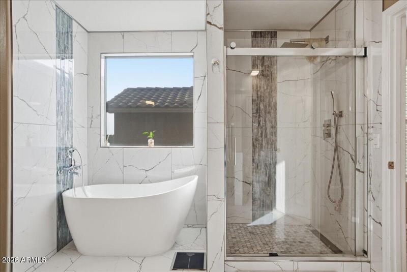 25-2414 W Florentine Rd_RedHogMedia