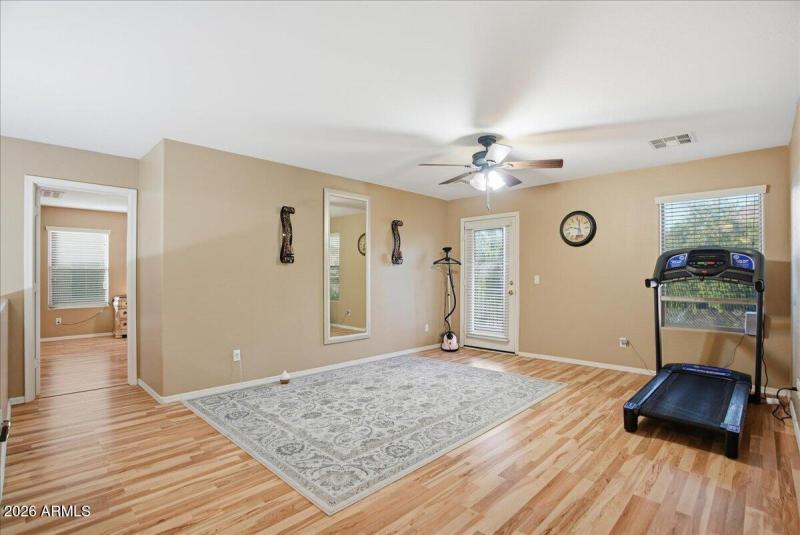 31-2414 W Florentine Rd_RedHogMedia