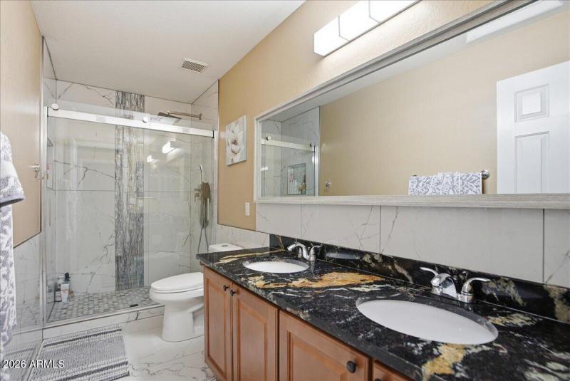 35-2414 W Florentine Rd_RedHogMedia