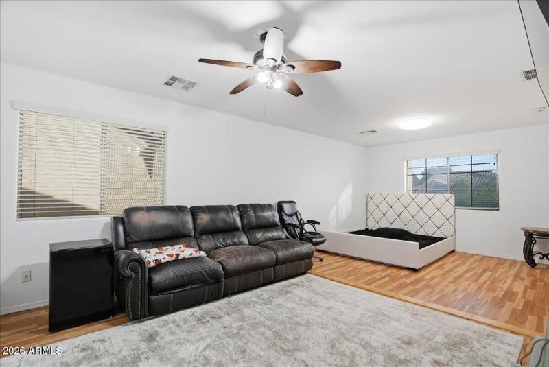 36-2414 W Florentine Rd_RedHogMedia