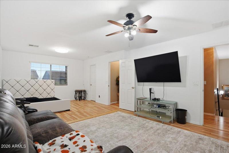 37-2414 W Florentine Rd_RedHogMedia