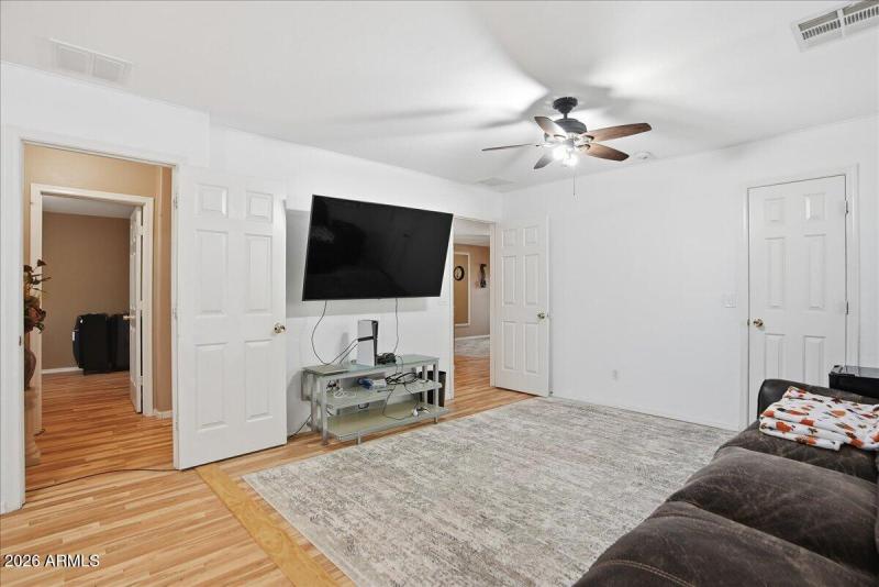 38-2414 W Florentine Rd_RedHogMedia