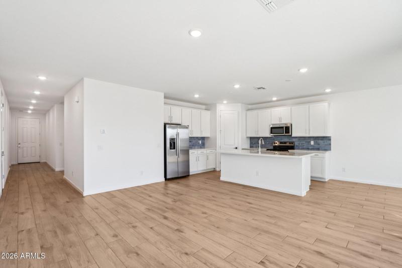 7-web-or-mls-W Camden Ave-S0402-007