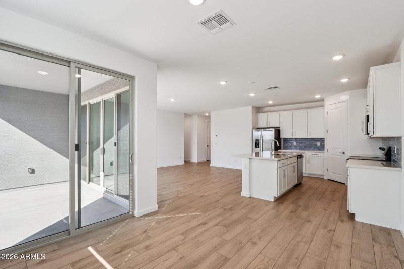 11-web-or-mls-W Camden Ave-S0402-011