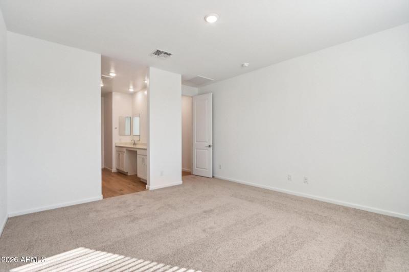 25-web-or-mls-W Camden Ave-S0402-025