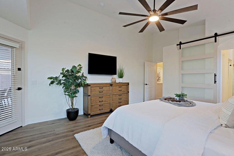 MasterBedroom2