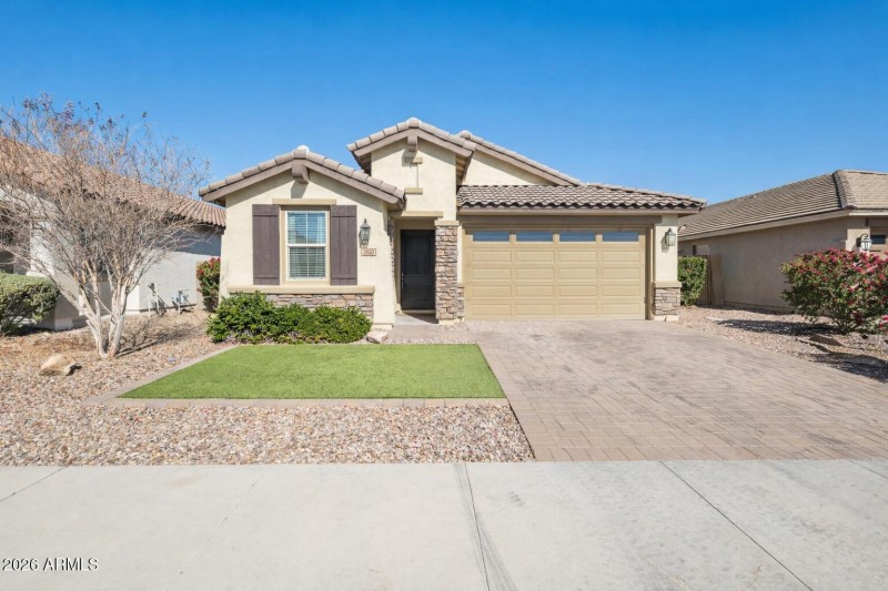 Havasu without the car in the driveway