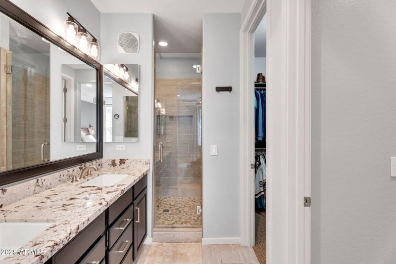 Ensuite Bath with Dual Sinks