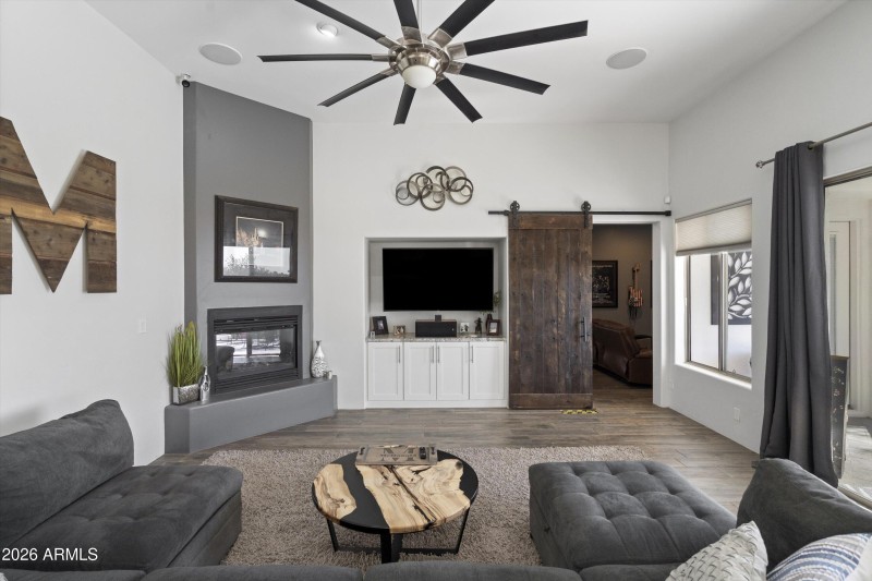 040-Family Room