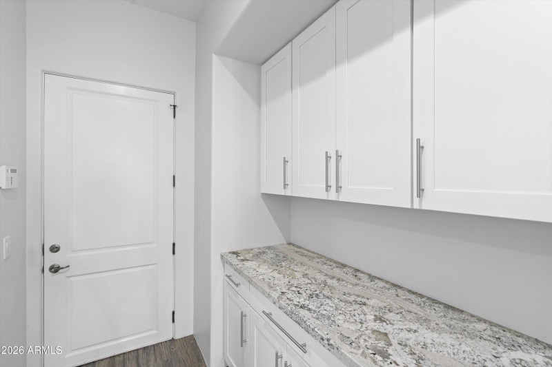 056-Hallway Storage
