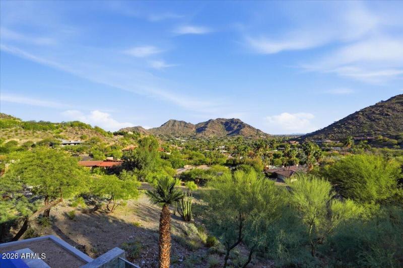 096-4550 E Foothill Dr_RedHogMedia]