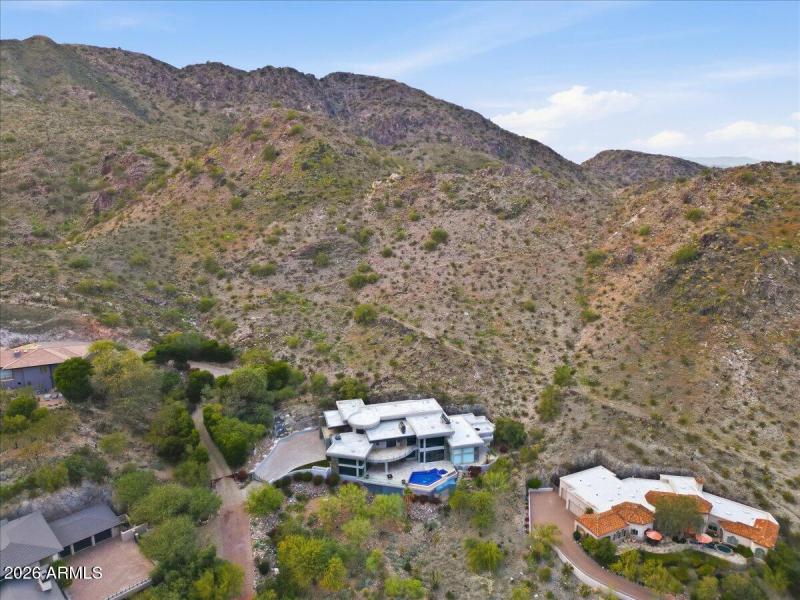 099-4550 E Foothill Dr_RedHogMedia