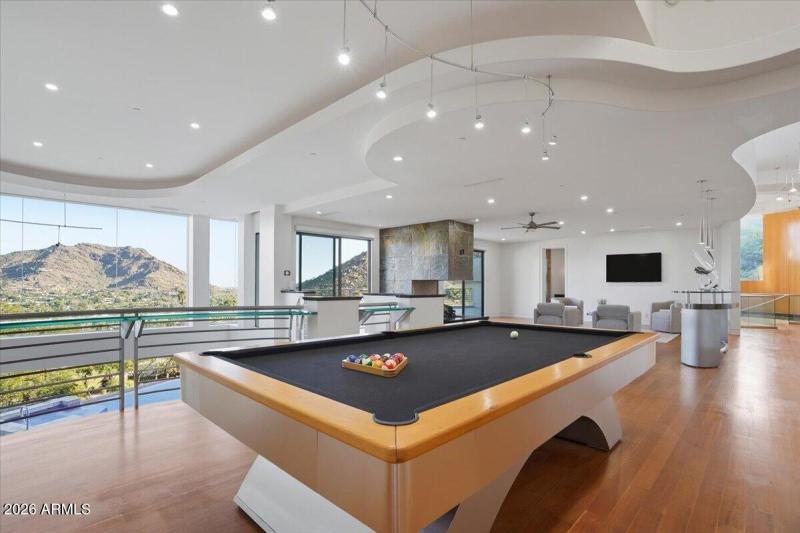 Game Room & Bar