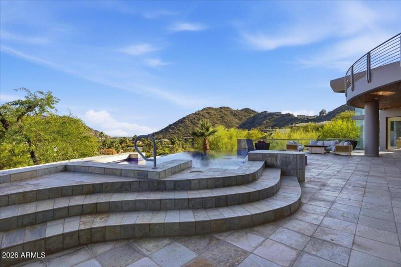 087-4550 E Foothill Dr_RedHogMedia]