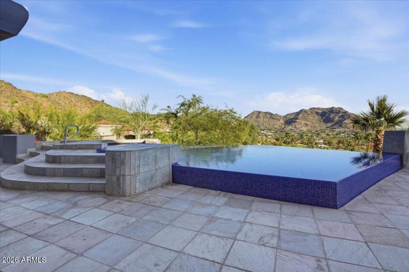 091-4550 E Foothill Dr_RedHogMedia]