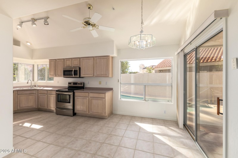 Kitchen / Breakfast Nook