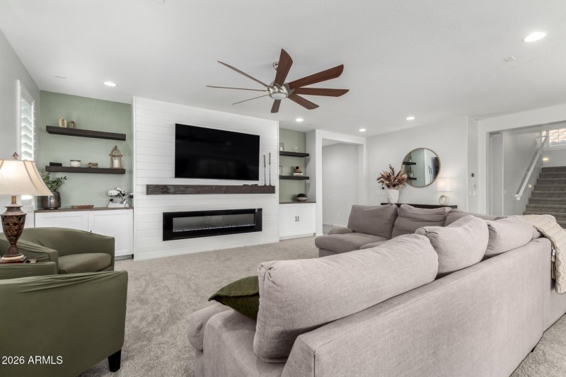 Great Room w/electric fireplace