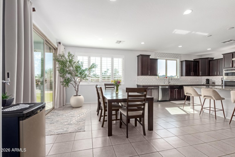 Kitchen/Great Rm Eating Area