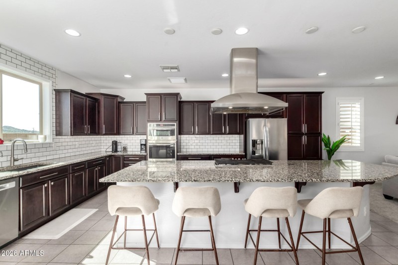 Kitchen Island & Gas Cook Top