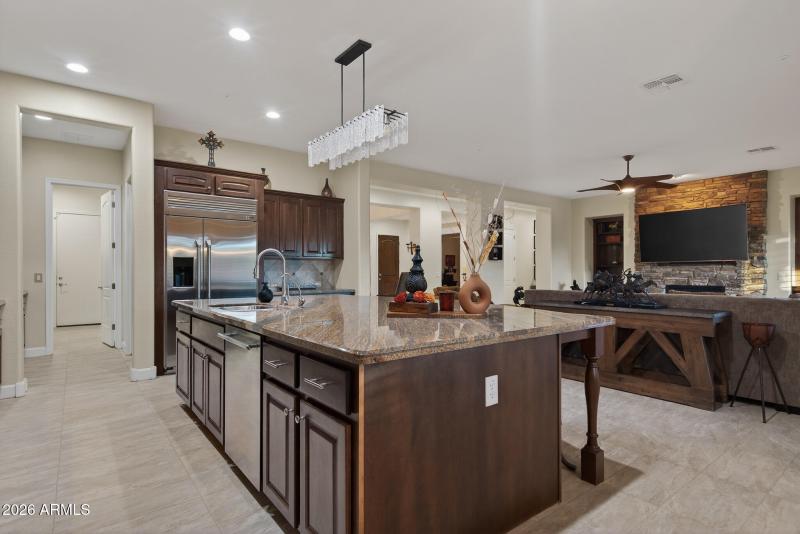 17) KITCHEN