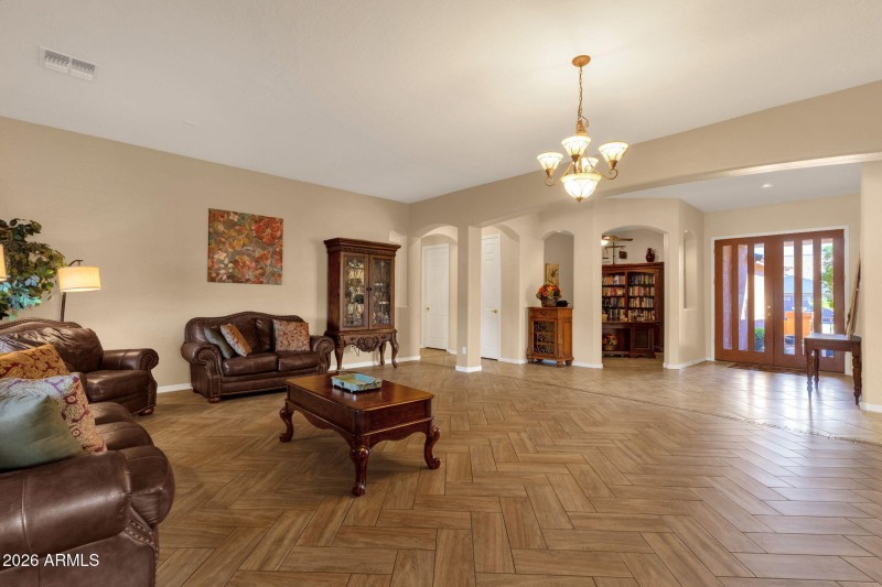 12-web-or-mls-5610-n-lyle-ct