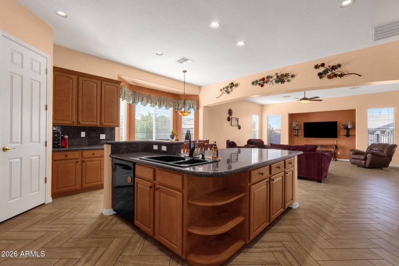 15-web-or-mls-5610-n-lyle-ct