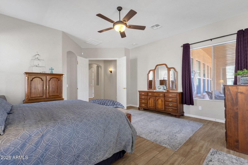 24-web-or-mls-5610-n-lyle-ct