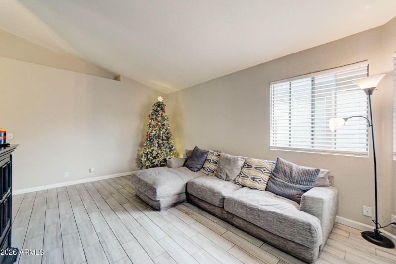 4006 N 88th Ln-5