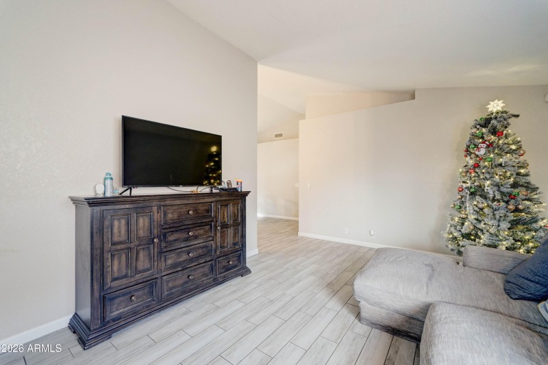 4006 N 88th Ln-6