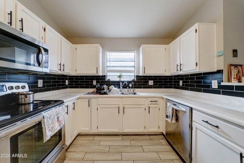 4006 N 88th Ln-7
