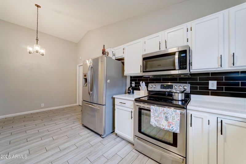 4006 N 88th Ln-11