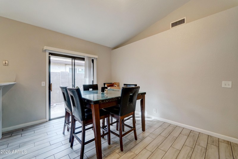 4006 N 88th Ln-12